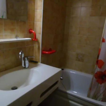 公寓 Cosy 2 Pieces, Balcon Et Parking, - Fr-1-198-113